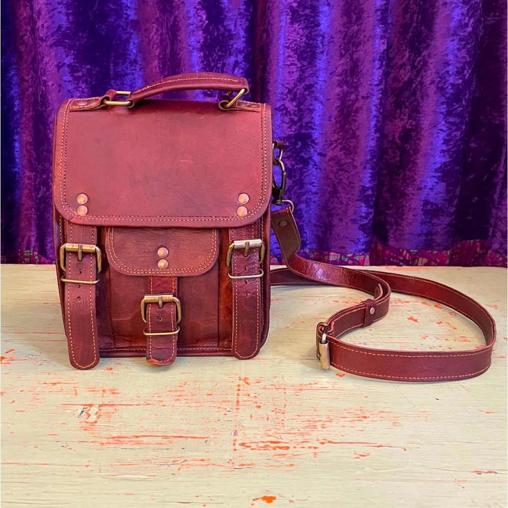 Dark brown leather men’s rustic explorer crossbody messenger satchel sling bag